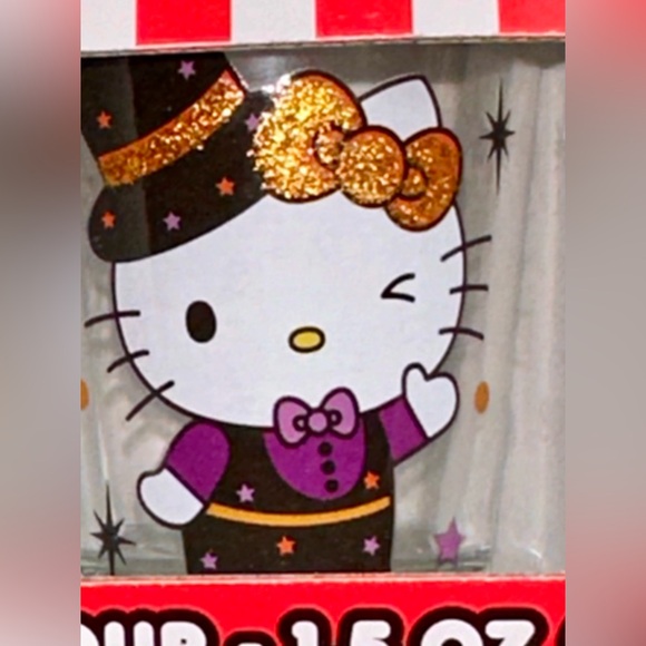 Set of 4 1.5 oz. Hello Kitty shot glasses - Picture 4 of 16